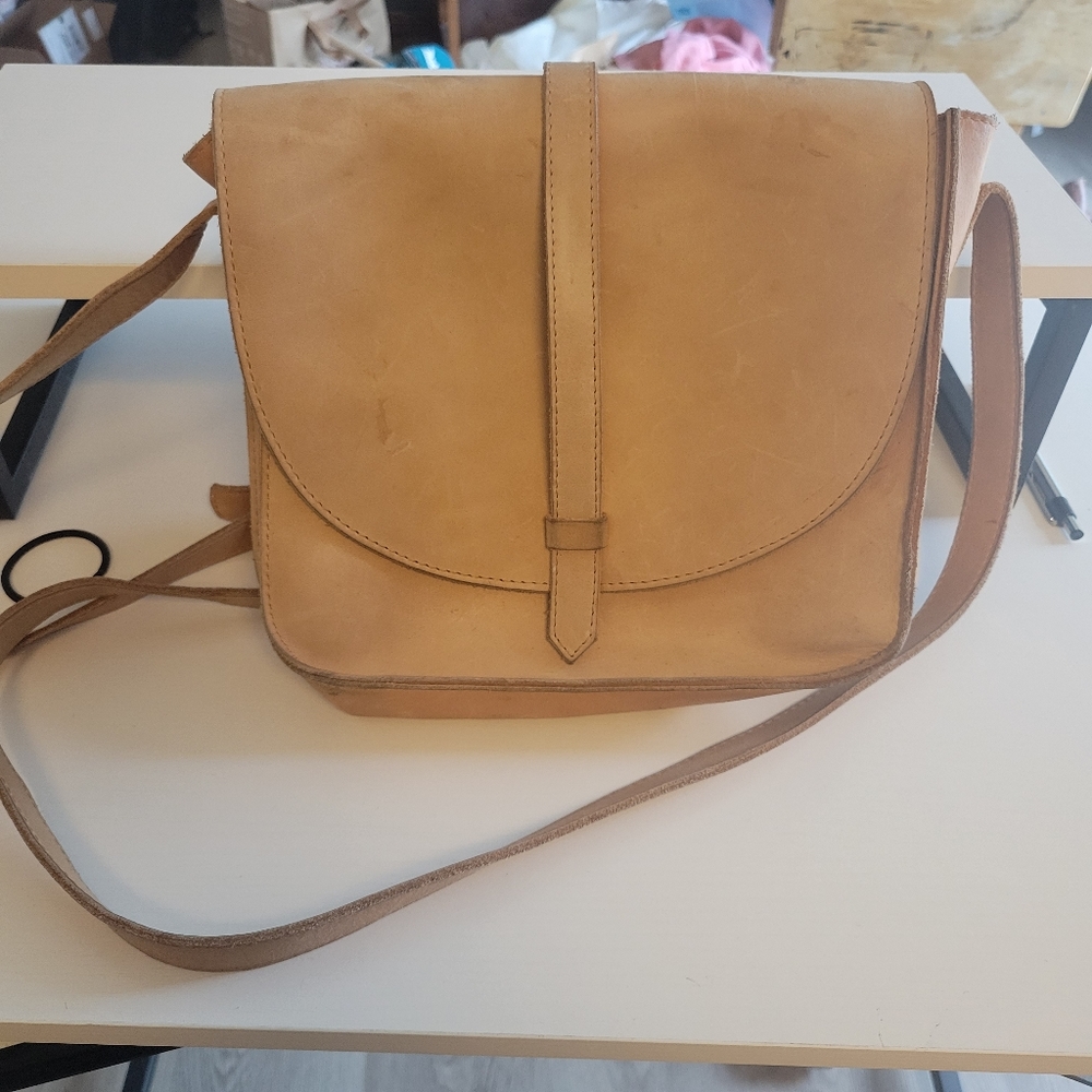 Fashionable tan leather saddle bag